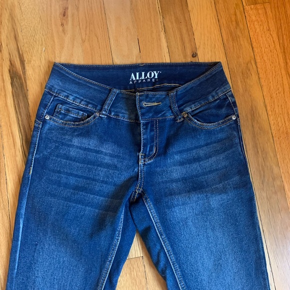 Alloy Jeans - Picture 3 of 9